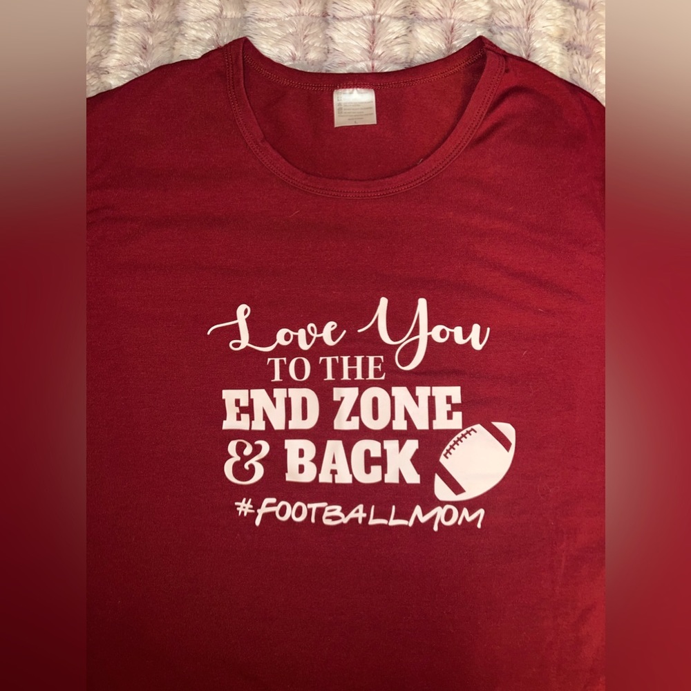 Graphic T-shirt “Love you to the end zone and back” Size L